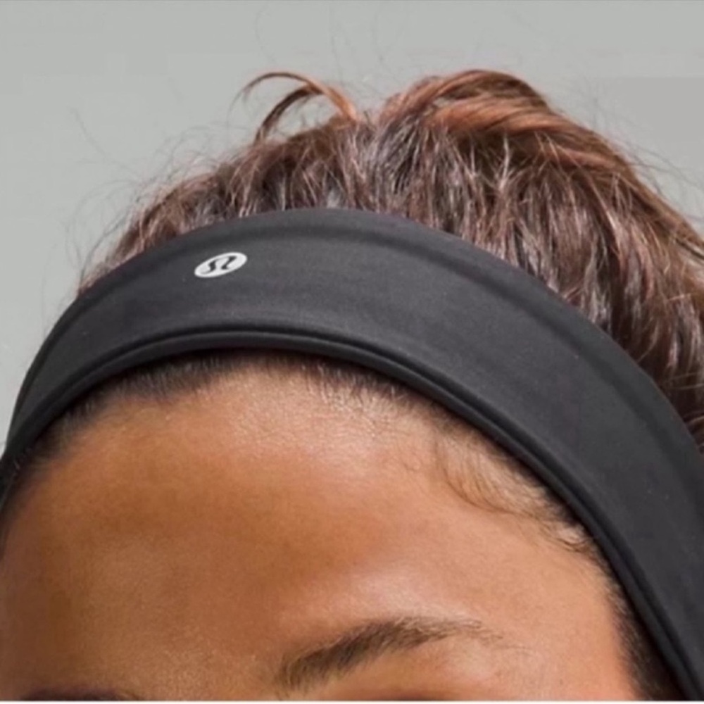 Lululemon Fly Away Tamer Headband in Black